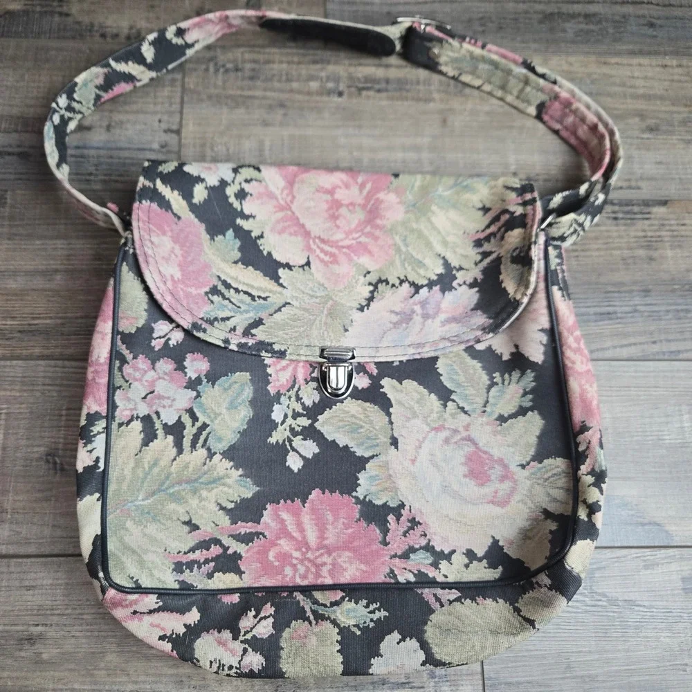 Stoops Manufacturing Vintage Floral Tapestry Crossbody Bag Amiet Lock Organizer